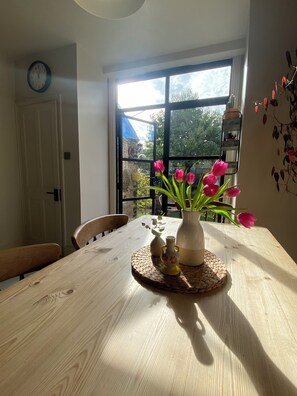 Interior - Spacious house & large garden in Leytonstone, perfect for families & groups (London)