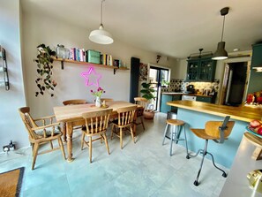 Dining - Spacious house & large garden in Leytonstone, perfect for families & groups (London)