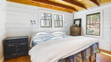 2 bedrooms, iron/ironing board, travel cot, free WiFi