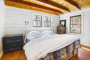 2 bedrooms, iron/ironing board, travel cot, free WiFi - Tucked in the treetops, this charming mountain retreat blends rustic warmth with modern comfort  by the Sunshine Collective. (Cashiers)
