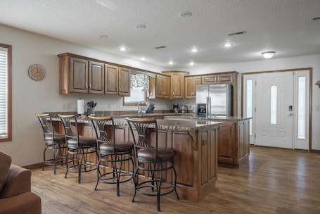 Private kitchen. Indoor Pool in Central Joplin
