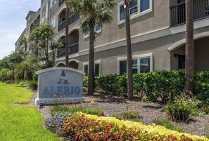 Exterior - Sun, Sand & Savings - Steps to the Beach - Huge Early Bird Discounts (Miramar Beach)