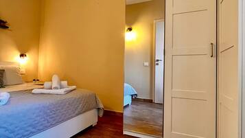 Iron/ironing board, free WiFi, bed sheets