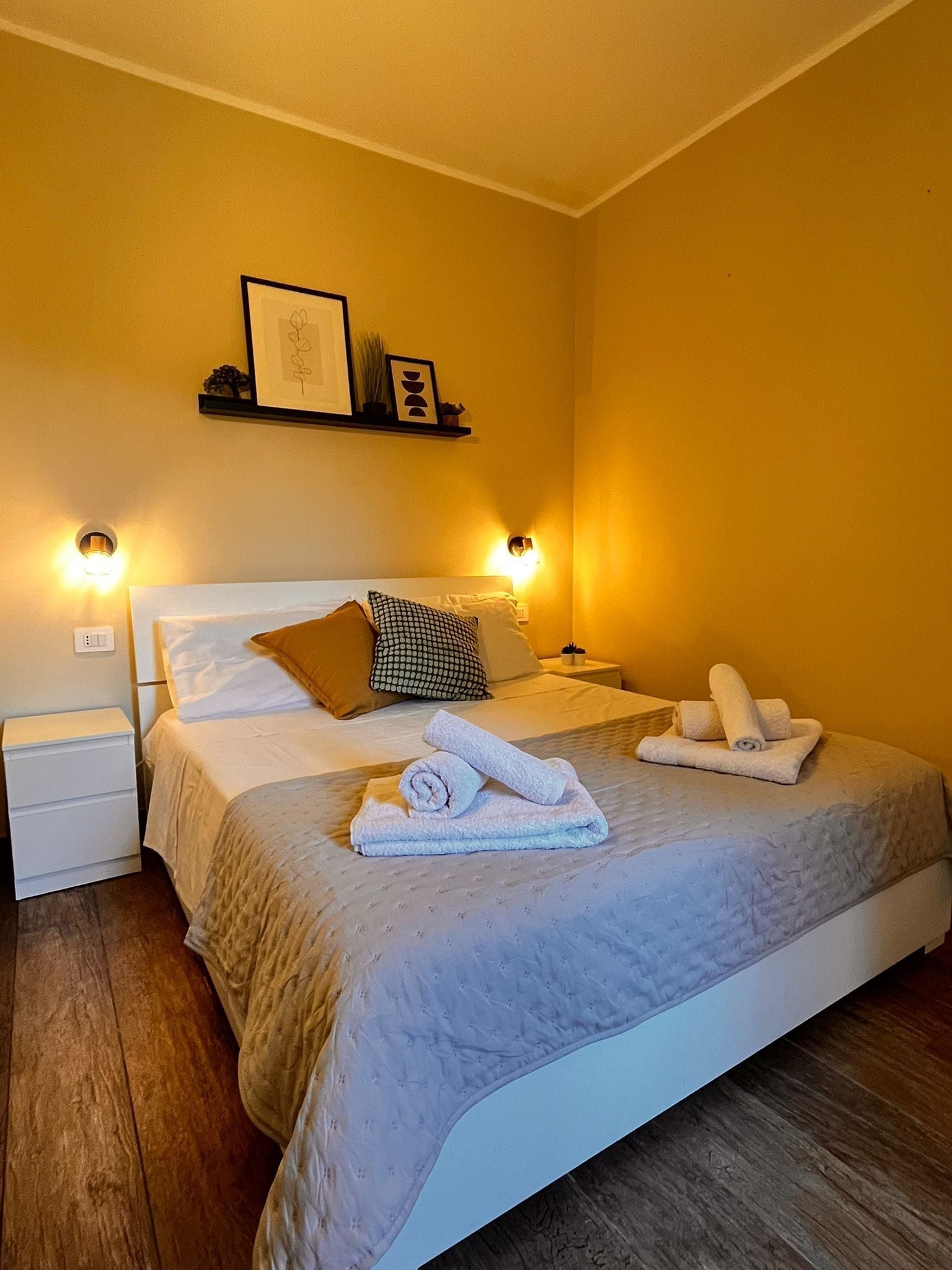 Iron/ironing board, free WiFi, bed sheets