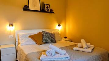 Iron/ironing board, free WiFi, bed sheets