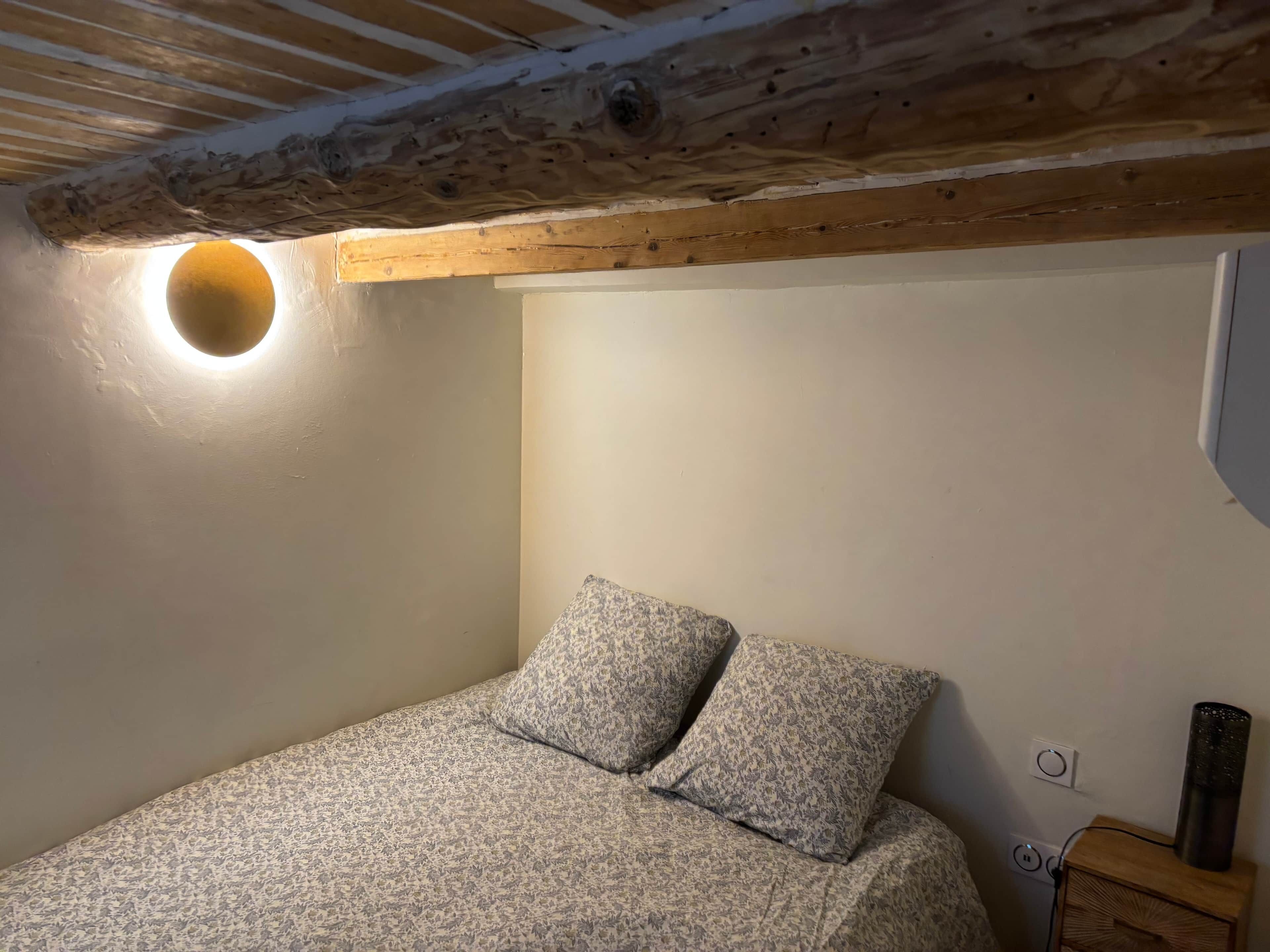 2 slaapkamers, een kluis op de kamer, een strijkplank/strijkijzer, wifi