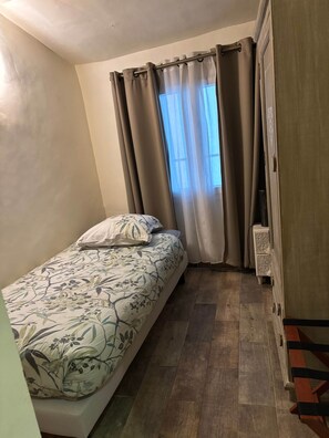 2 bedrooms, in-room safe, iron/ironing board, free WiFi