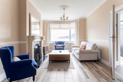 Beautiful furnished coastal home for 1 - 6 month stays