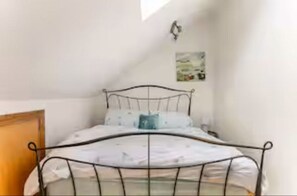 4 bedrooms, iron/ironing board, Internet