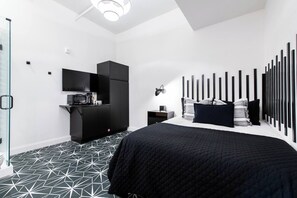 1 bedroom, free WiFi, bed sheets - Hollyhock Suite 409: 1 bed/1 bath (Louisville)