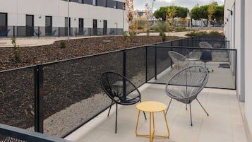 Basic Apartment | Desk, laptop workspace, soundproofing, free WiFi