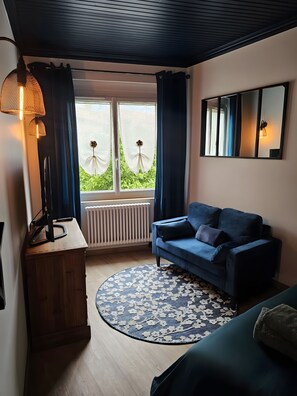 Living area - Holiday Home “Gîte Du Chasselas” with Wi-Fi (PRAYSSAS)