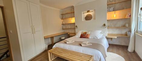 2 bedrooms, iron/ironing board, WiFi, bed sheets