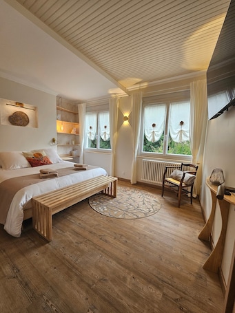 2 bedrooms, iron/ironing board, WiFi, bed sheets. Holiday Home "Gîte Du Chasselas" with Wi-Fi
