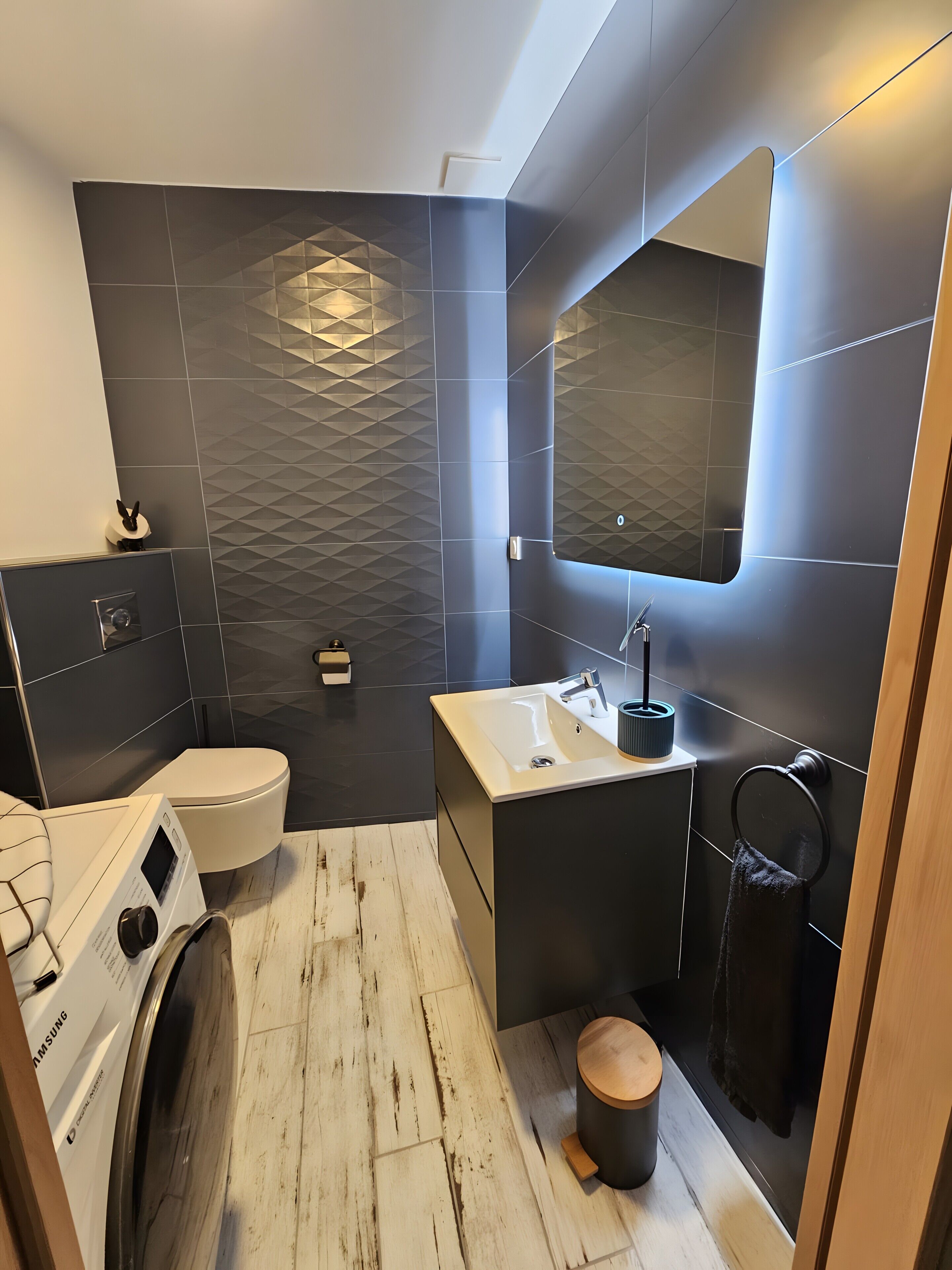 Een douche, een haardroger, handdoeken