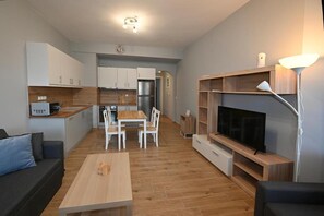 TV - Easy Living Tinos (Tinos)