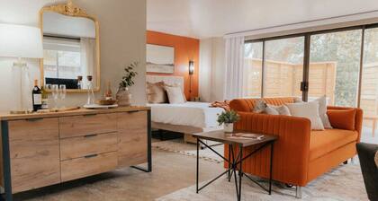 Downtown Deluxe Studio | Patio, Walk to Wineries