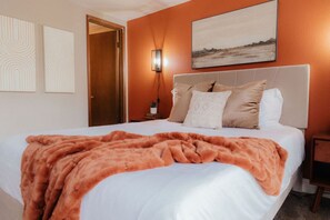 1 bedroom, desk, iron/ironing board, WiFi