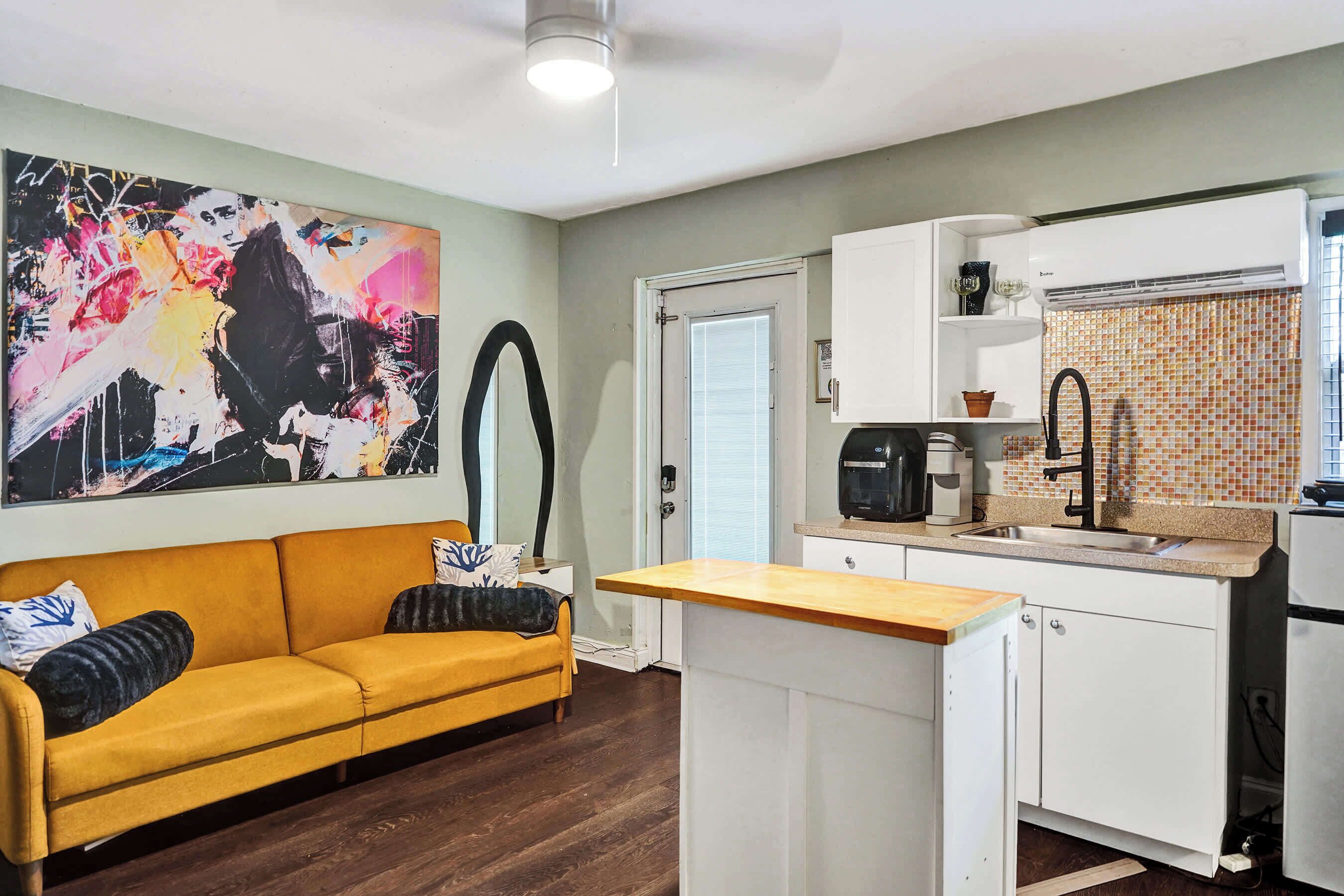 Apartment, 1 Queen Bed, Kitchen, Garden View (Rainbow Falls 4) | Living area