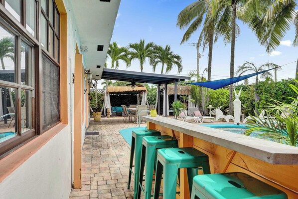 Terrace/patio - Rainbow Falls 4 Stay for 2 (Oakland Park)