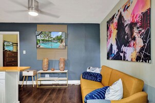 Apartment, 1 Queen Bed, Kitchen, Garden View (Rainbow Falls 4) | Living area