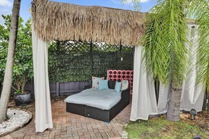 Apartment, 1 Queen Bed, Kitchen, Garden View (Rainbow Falls 4) | Terrace/patio