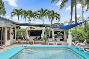 Pool - Rainbow Falls 4 Stay for 2 (Oakland Park)