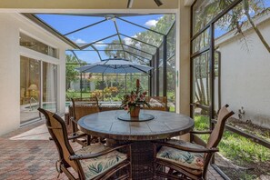 Outdoor dining - Naples Florida Fiddlers Creek 3 Bedroom Residence with private pool near beach. (Naples)