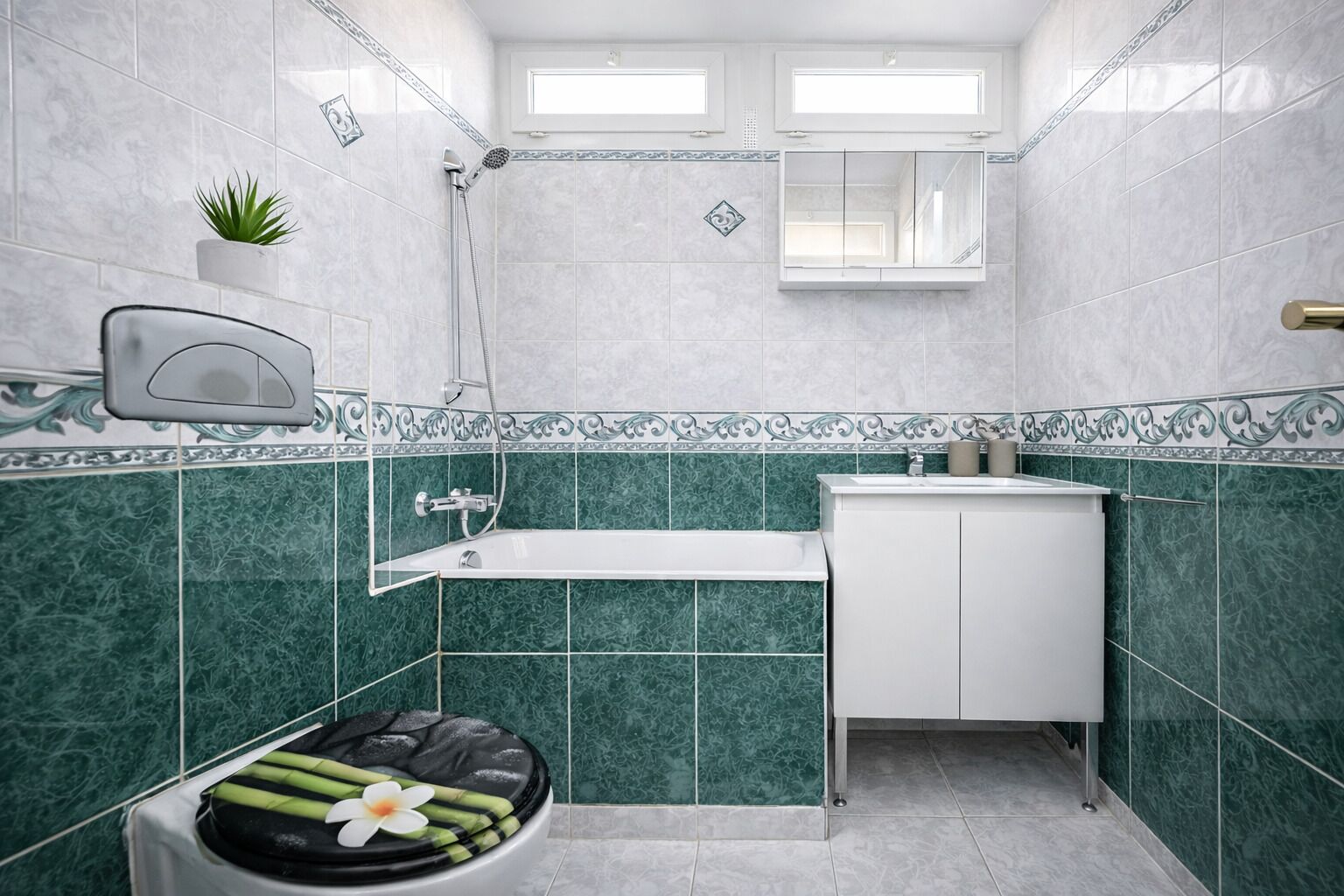 Apartment | Bathroom | Free toiletries, hair dryer, towels, soap