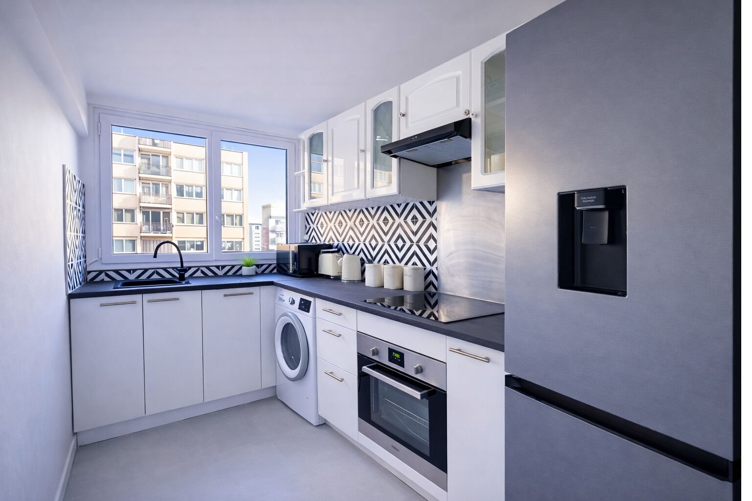 Apartment | Private kitchen | Fridge, microwave, oven, stovetop