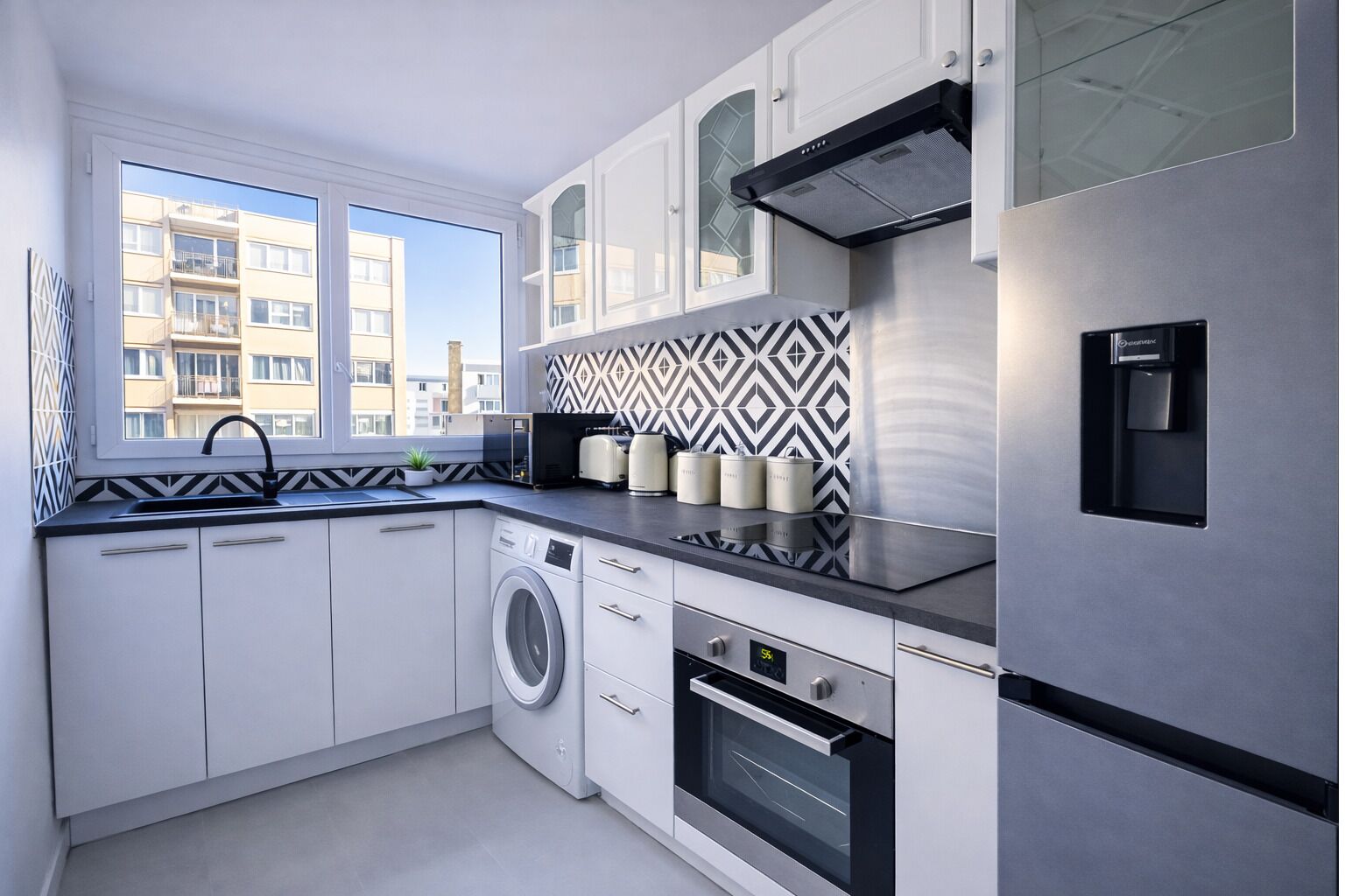 Apartment | Private kitchen | Fridge, microwave, oven, stovetop