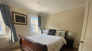 3 habitaciones, tabla de planchar con plancha, wifi y ropa de cama 