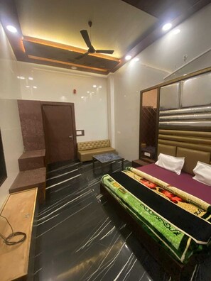 Basic Double Room - POOTH HAVELI (Delhi)