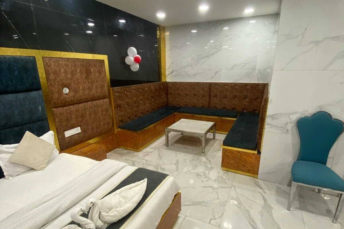 Basic Double Room | Premium bedding, desk, laptop workspace, WiFi (free)