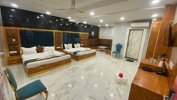 Desk, laptop workspace, free WiFi