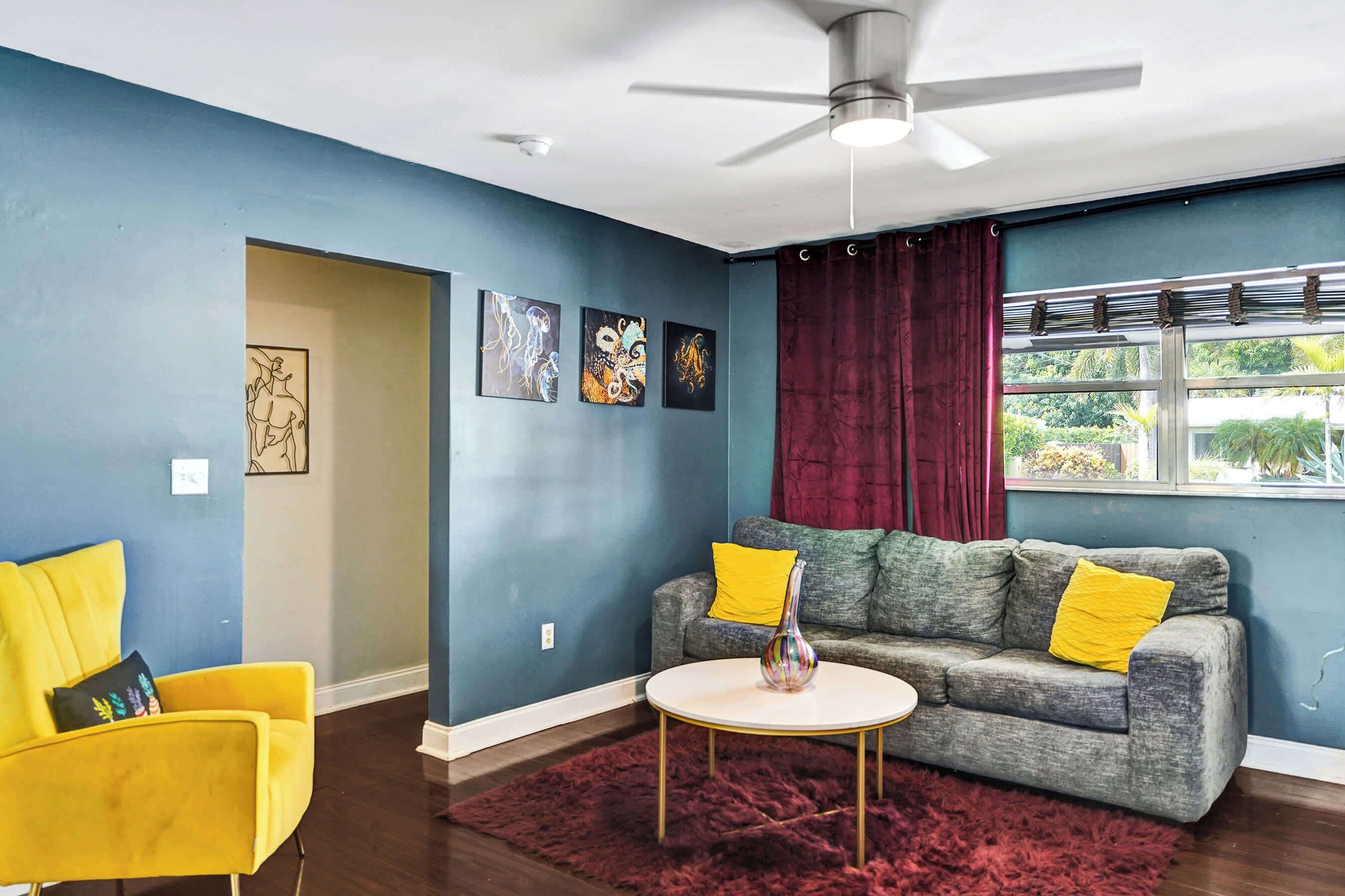 House, Multiple Beds, Kitchen, Pool View (Rainbow Falls House) | Living area