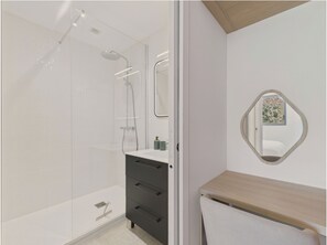 Shower, hair dryer, toilet paper - Family house for 8 with garden (Erquy)