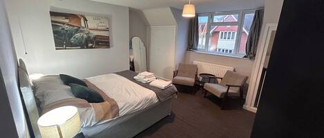 1 bedroom, bed sheets