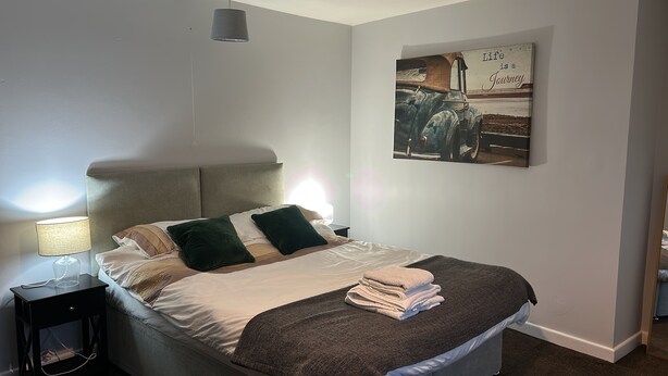 1 bedroom, bed sheets