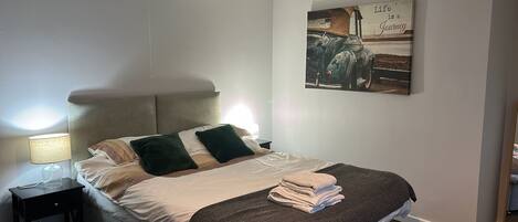 1 bedroom, bed sheets