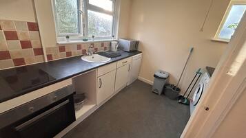 Microonde, forno, piano cottura, lavastoviglie