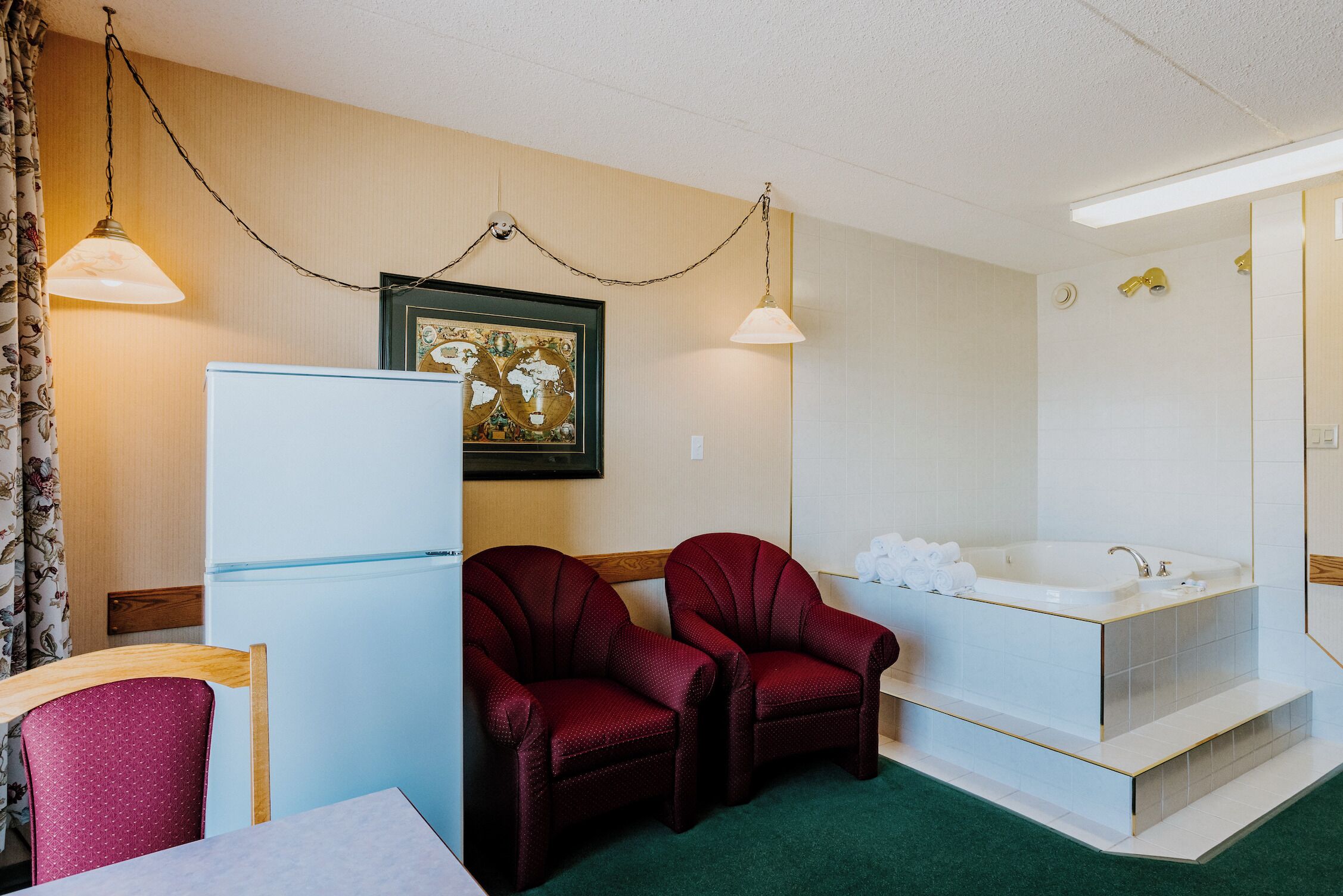 Classic Suite, 1 Queen Bed, Kitchenette | Interior