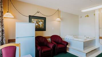 Classic Suite, 1 Queen Bed, Kitchenette | Interior