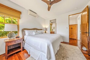 6 bedrooms, desk, iron/ironing board, travel cot
