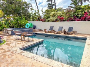 A heated pool - Kapiolani Ocean Villa: Pool, Spa & AC • Sleeps 20+ (Princeville)