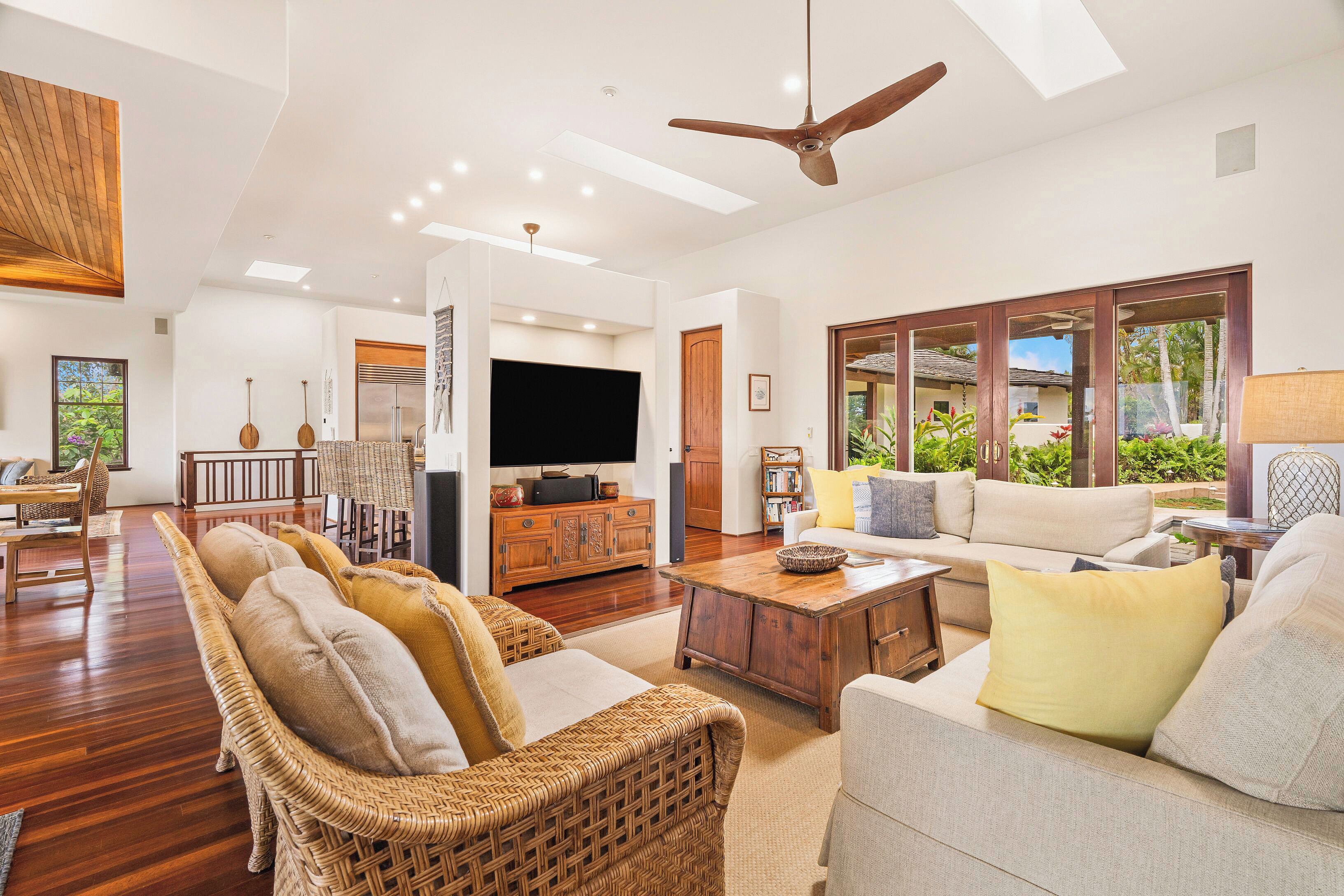 Smart TV, books, offices