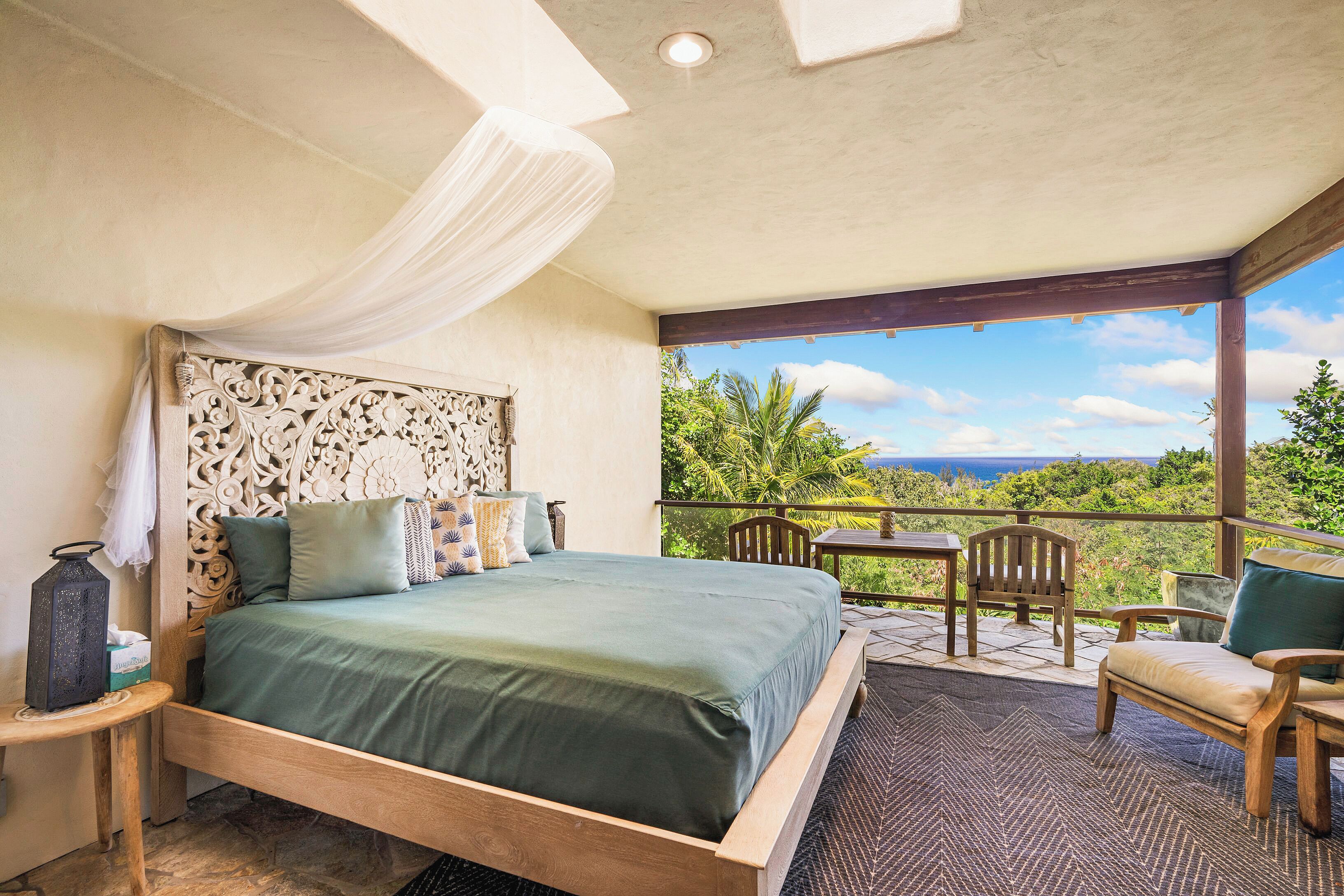 6 chambres, bureau, fer et planche à repasser, lit parapluie