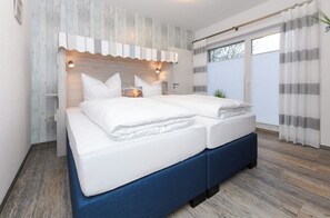 2 bedrooms, WiFi, bed sheets - Beach chair 1 - derseehund (Esens)
