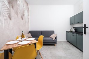 Dining - Łódź Legionów Apartment M2 - Parking, Top Location - by Rentujemy (Łódź)