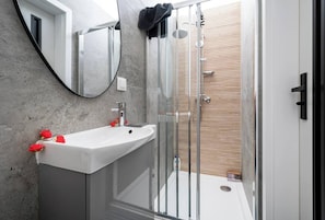 Hair dryer, towels - Łódź Legionów Apartment M2 - Parking, Top Location - by Rentujemy (Łódź)
